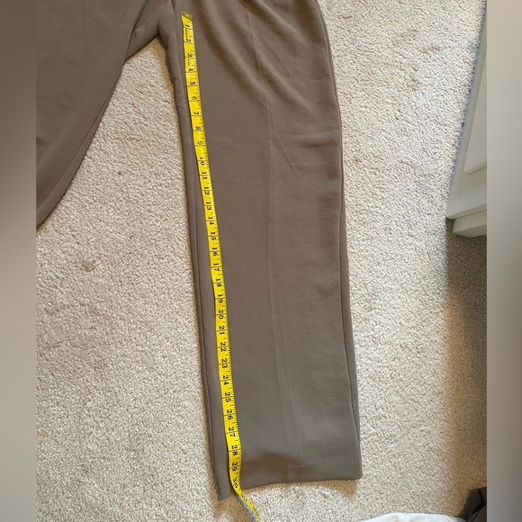 SOLD ARITZIA Effortless Pant in Pine Bark - Picture 7 of 7